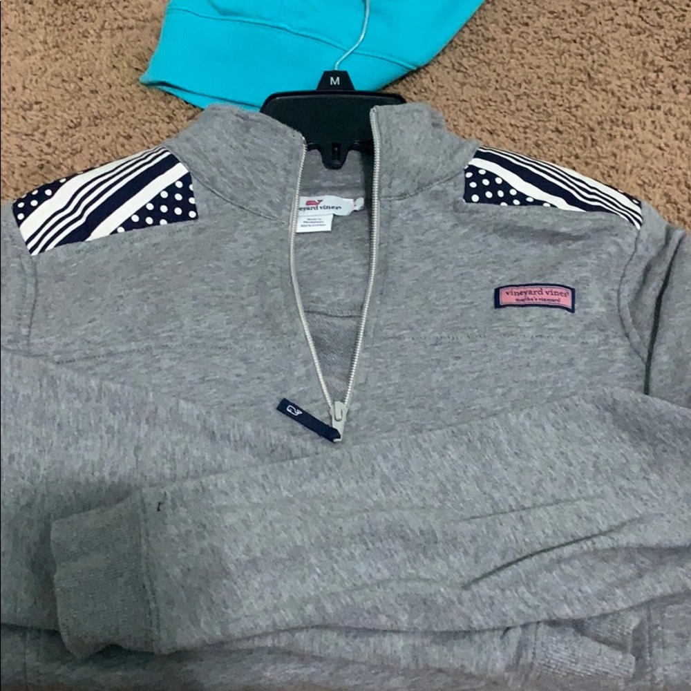 Vineyard vines pull over